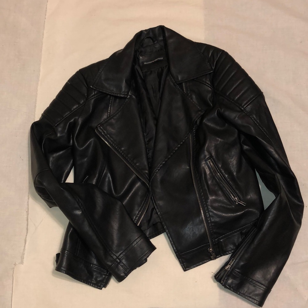BLACK LEATHER JACKET